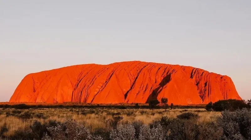 jbwhips.com|Why Does Uluru Turn Red at Sunset?